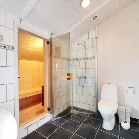 Amazing In Rudkobing With 3 Bedrooms, Sauna And Wifi Spodsbjerg