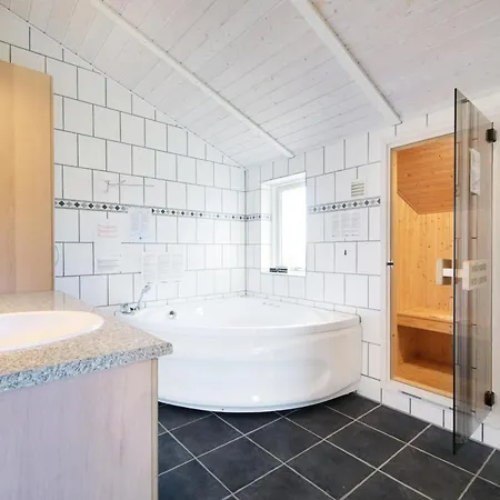 Amazing In Rudkobing With 3 Bedrooms, Sauna And Wifi Prázdninový dům Spodsbjerg