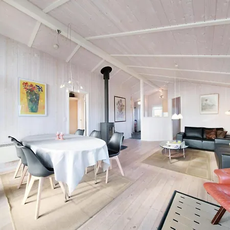 Amazing In Rudkobing With 3 Bedrooms, Sauna And Wifi * Spodsbjerg